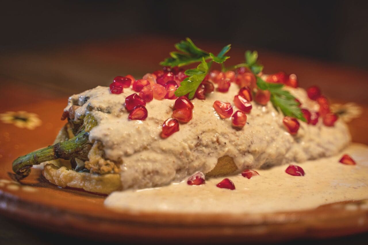chile-en-nogada-mexican-food