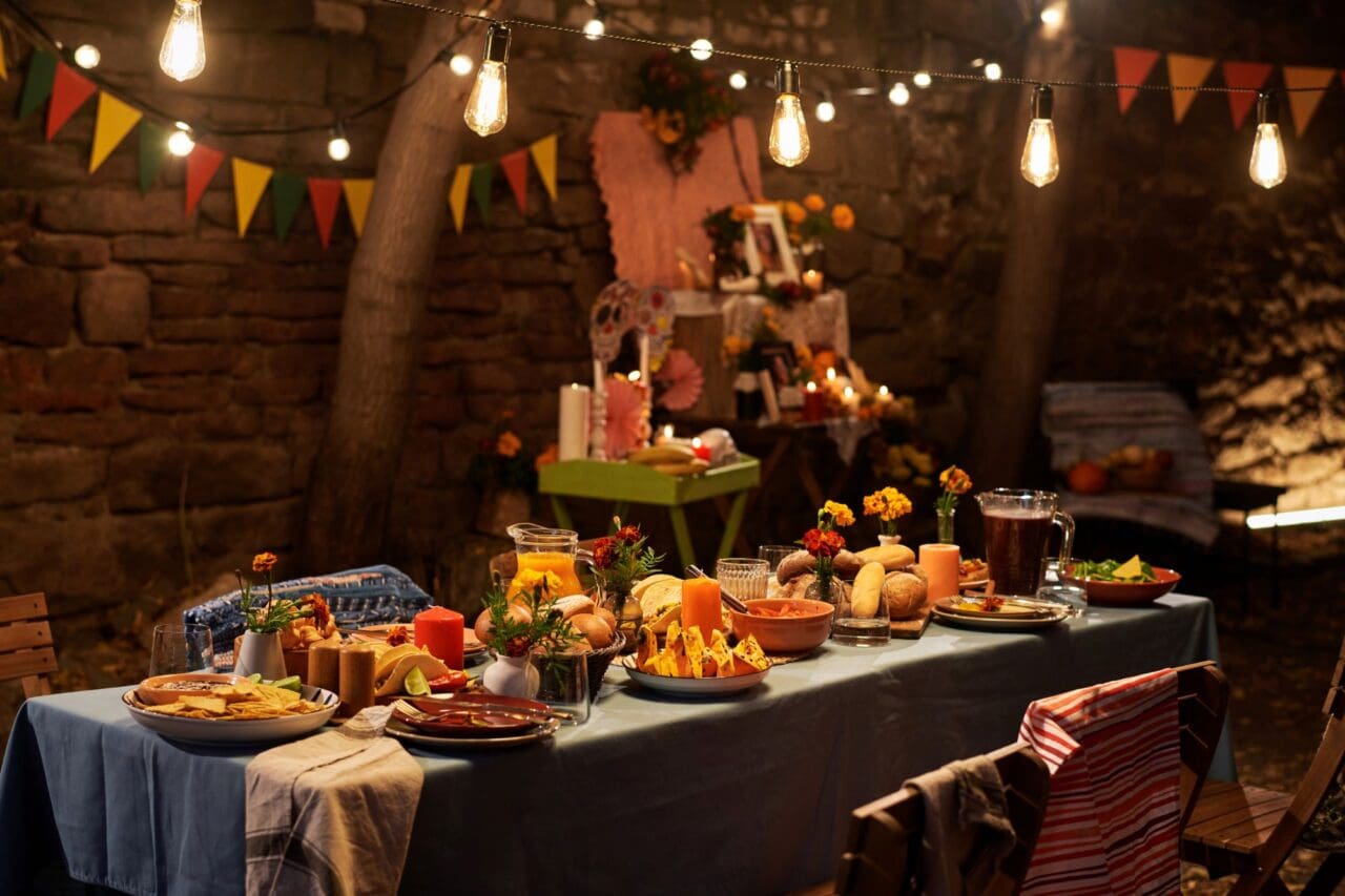 dinner-table-setting-for-holiday