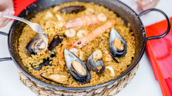 pan-with-sea-paella-dish- Traditional Spanish Dishes
