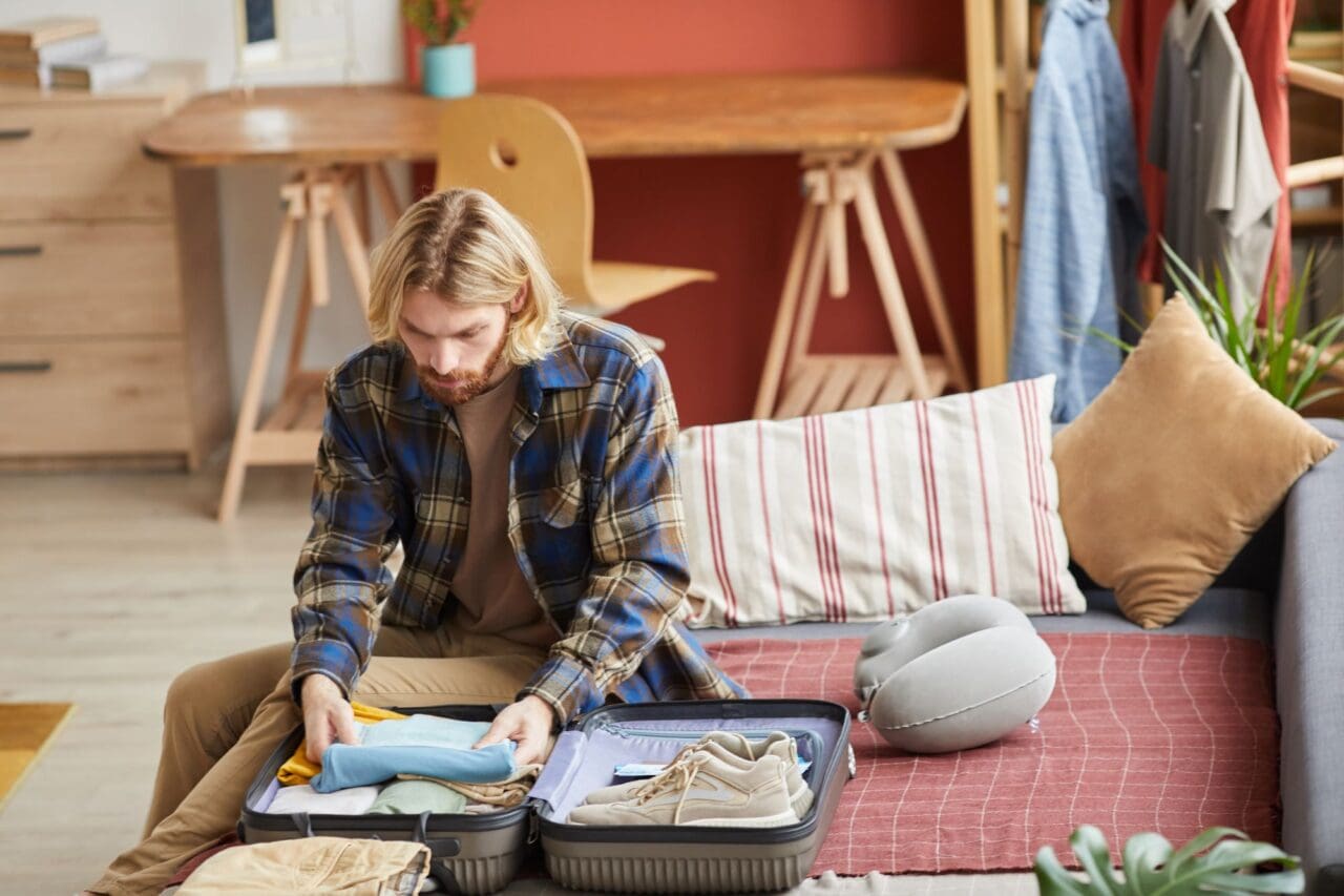 Packing-clothes-for-vacation